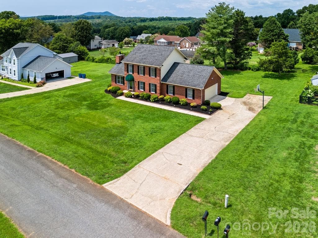 Single Family Residence at 5139 Butner Drive, Hickory, photo 2 of 28