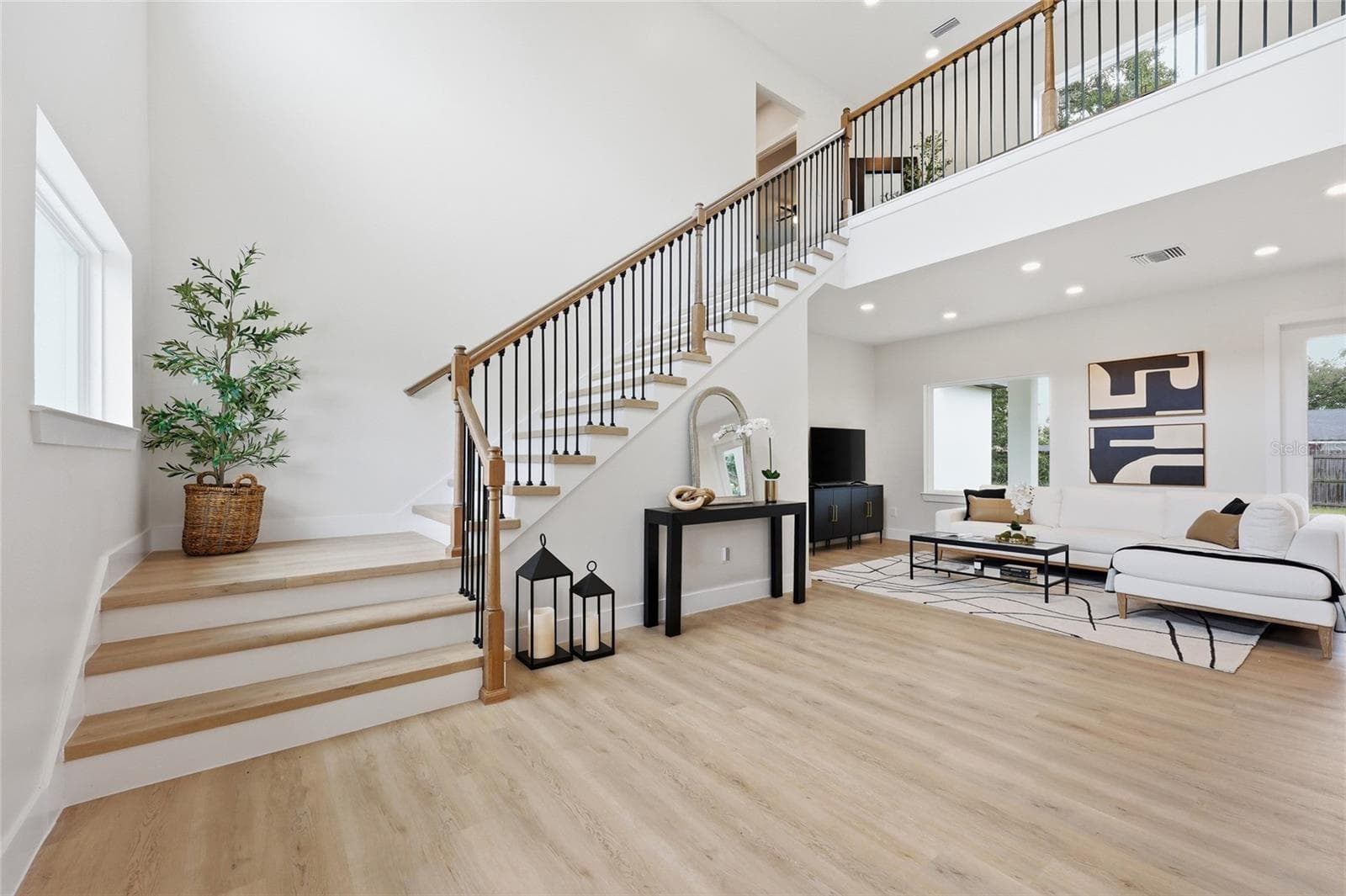 Front Entry - 351 E WILDMERE AVE, LONGWOOD