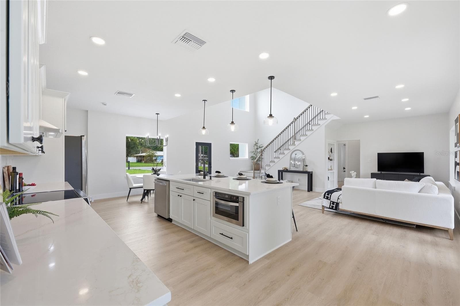 Single Family Residence at 351 E WILDMERE AVE, LONGWOOD, photo 14 of 64