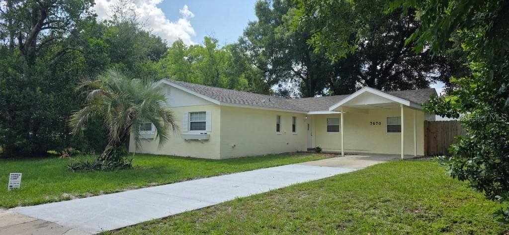 Single Family Residence at 7670 STRATFORD BLVD, ORLANDO, photo 2 of 15