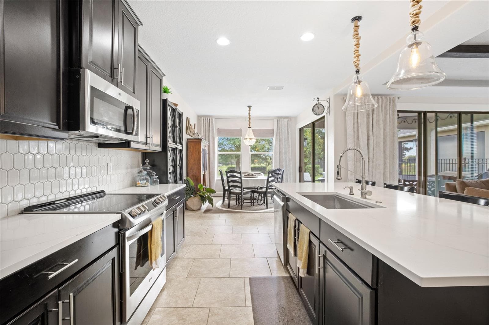 Single Family Residence at 15671 MARINA BAY DR, WINTER GARDEN, photo 9 of 46