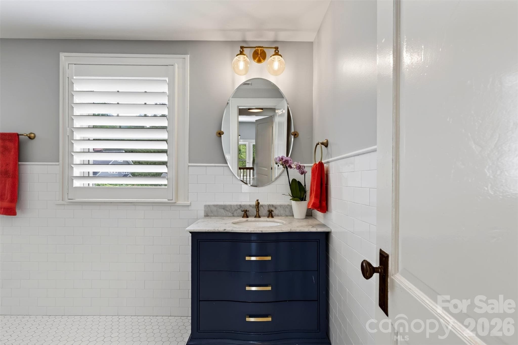 Upper level primary bathroom - 55 Edgemont Road, Asheville