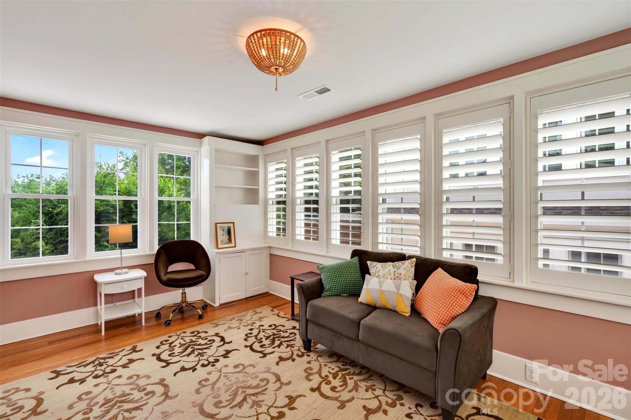 Upper level sun room with built ins - 55 Edgemont Road, Asheville