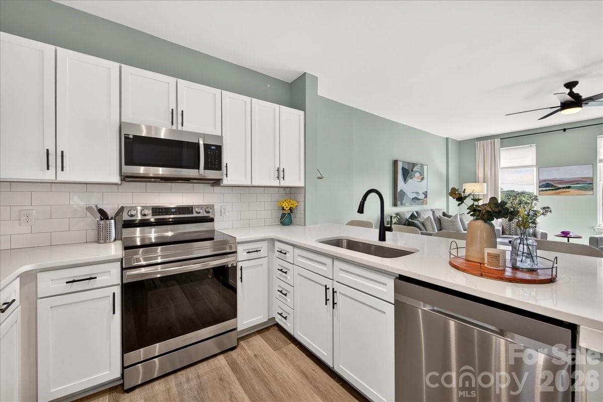 Condominium at 1315 East Boulevard, Charlotte, photo 11 of 23