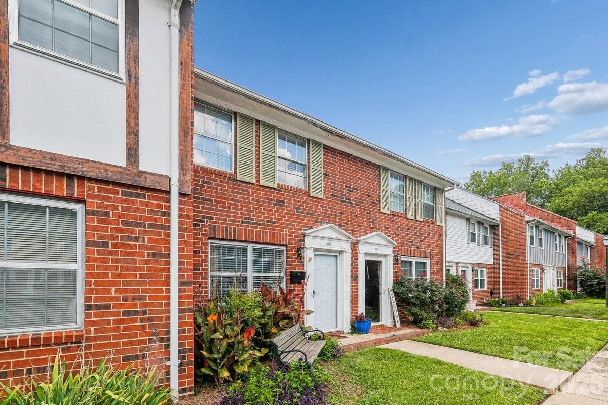 Condominium at 1300 Larchmont Place, Salisbury, photo 11 of 11