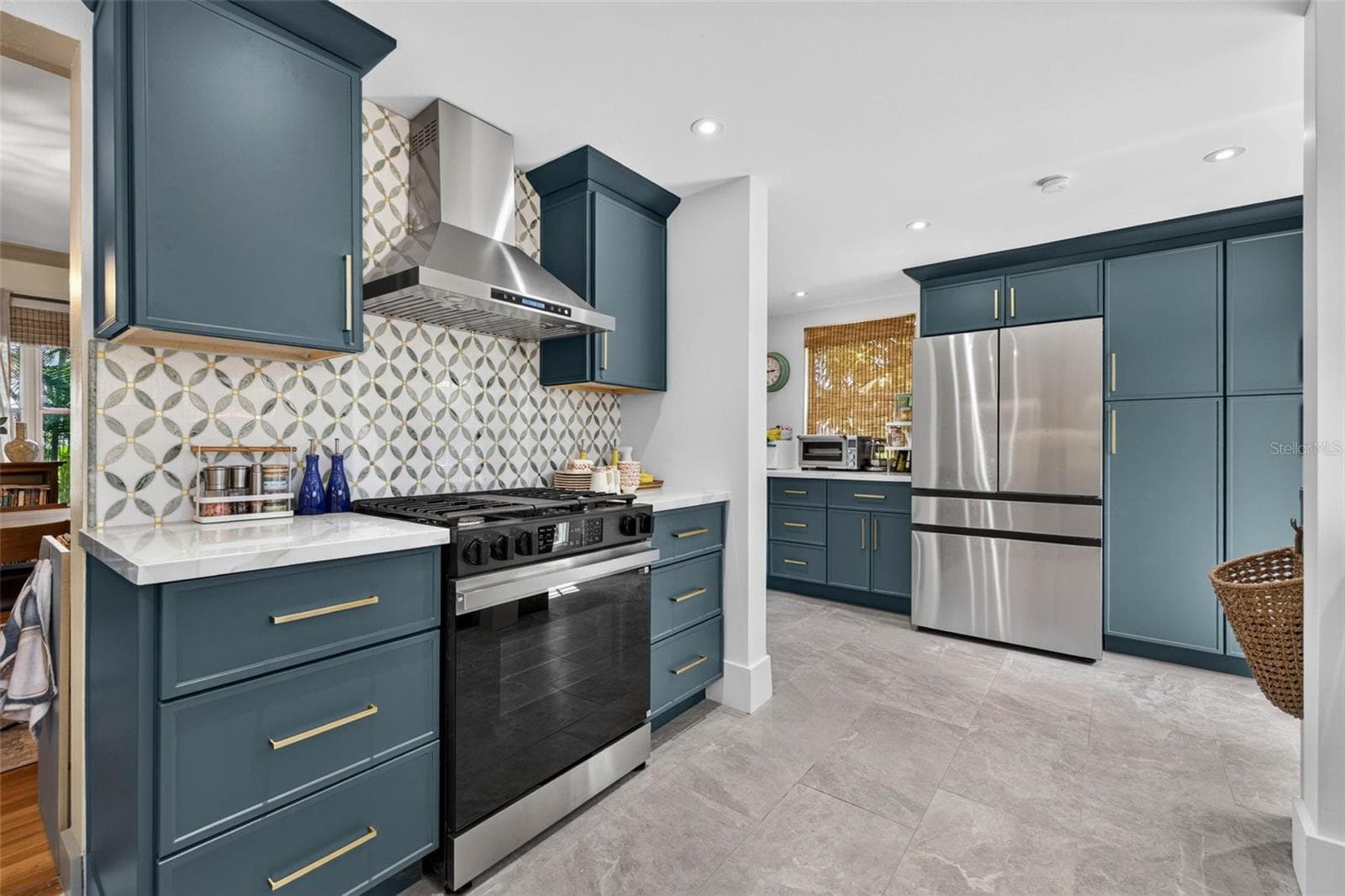 Single Family Residence at 736 30TH AVE N, ST PETERSBURG, photo 11 of 42