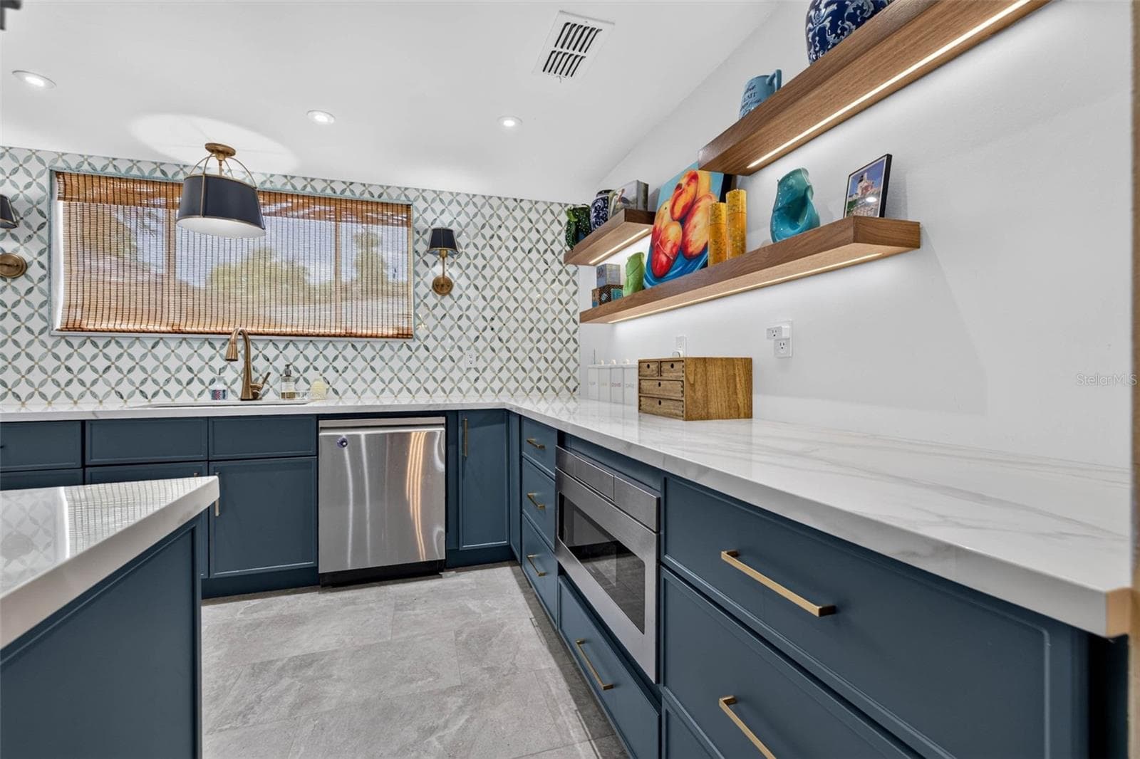 Single Family Residence at 736 30TH AVE N, ST PETERSBURG, photo 14 of 42