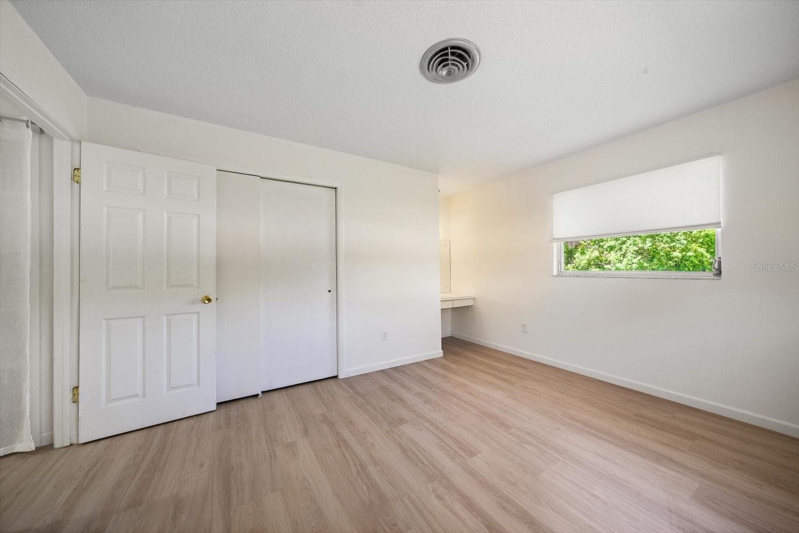 Single Family Residence at 987 QUEEN RD, VENICE, photo 21 of 36