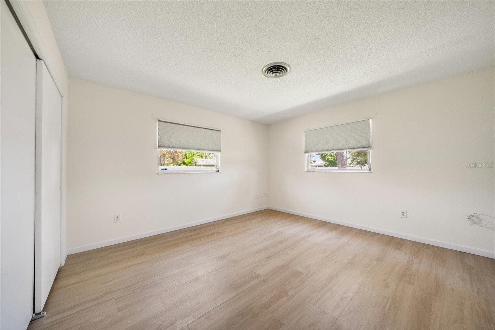 Single Family Residence at 987 QUEEN RD, VENICE, photo 23 of 36
