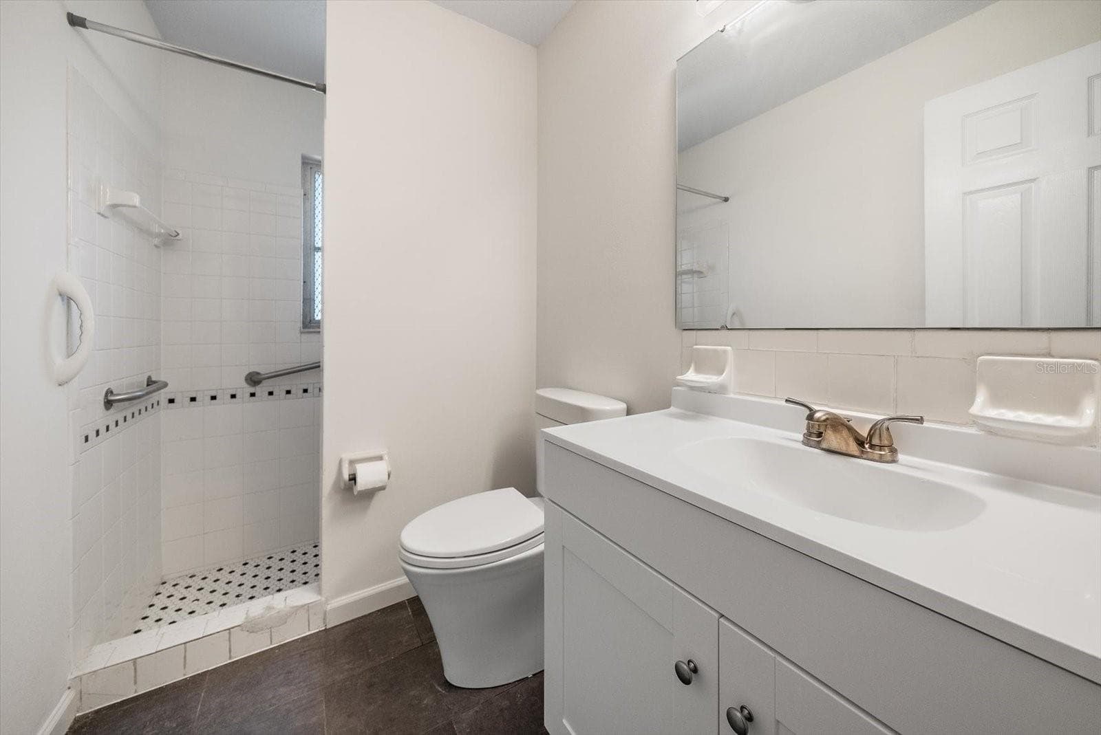 Single Family Residence at 987 QUEEN RD, VENICE, photo 26 of 36