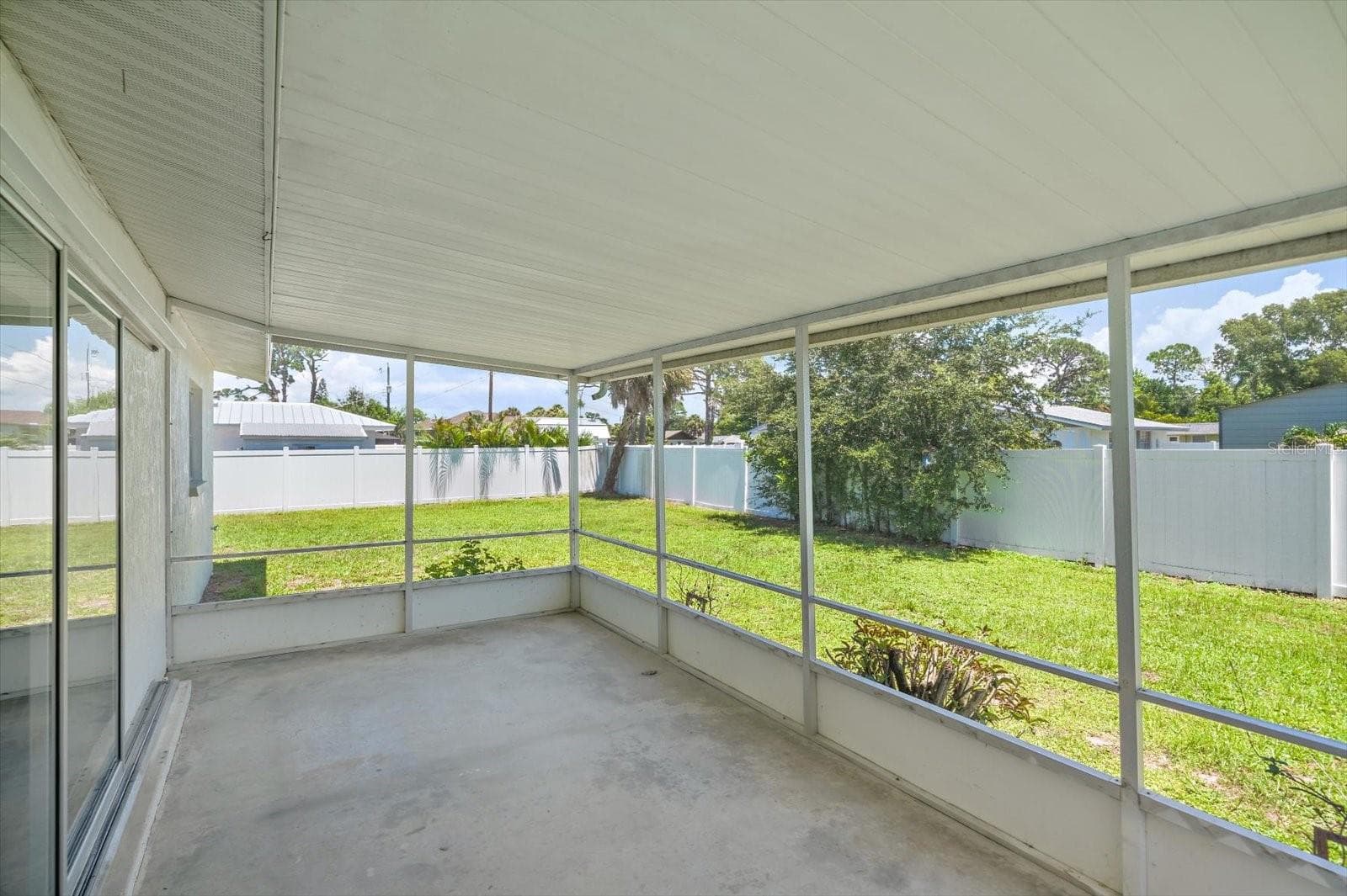 Single Family Residence at 987 QUEEN RD, VENICE, photo 31 of 36