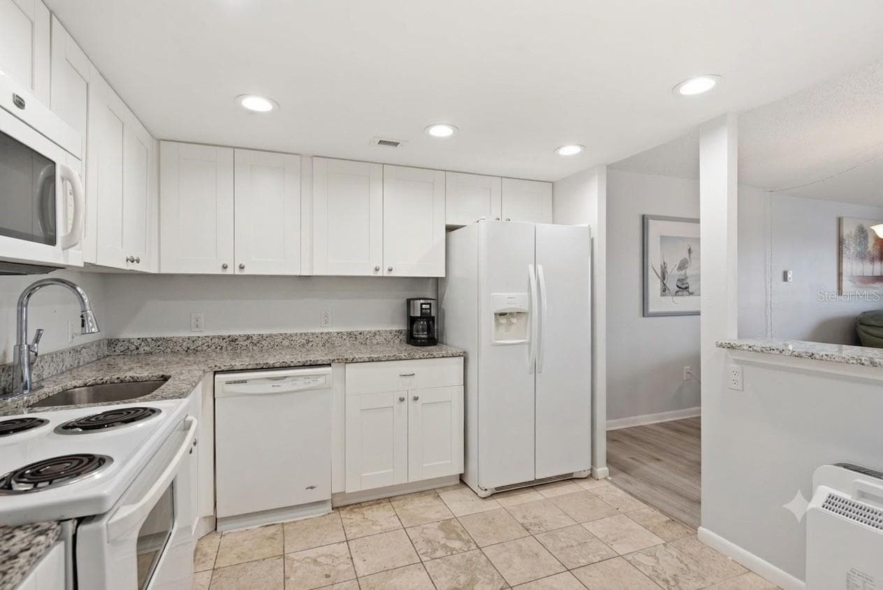 Depersonalized with AI - 800 S GULFVIEW BLVD #403, CLEARWATER BEACH