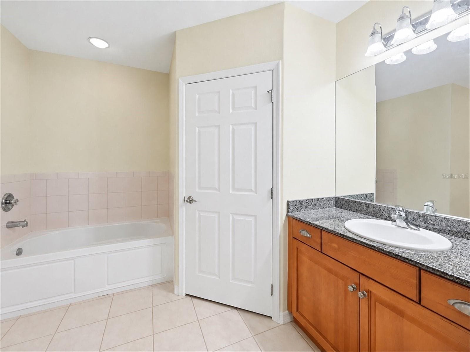 Primary Bathroom Tub - 3971 SQUARE EAST LN #8, SARASOTA