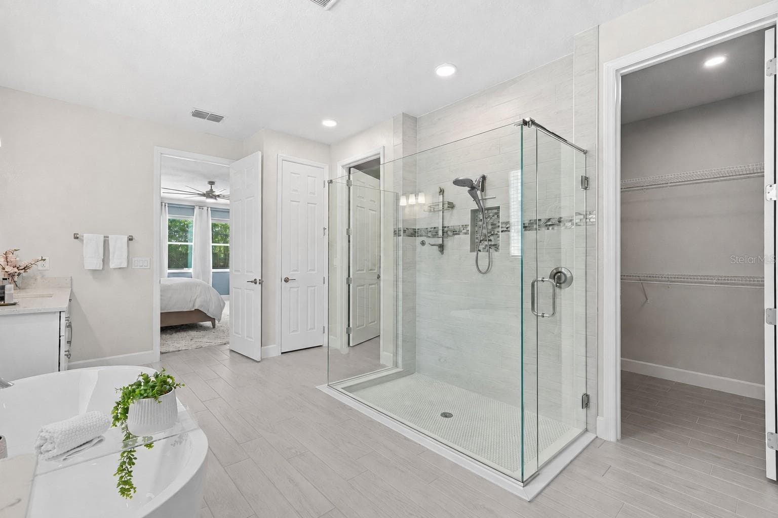 Spa-inspired primary en-suite bath. - 3336 LONE CYPRESS PT, OVIEDO