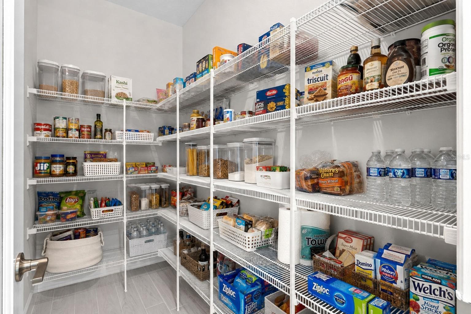 Huge walk-in pantry for ample storage. - 3336 LONE CYPRESS PT, OVIEDO