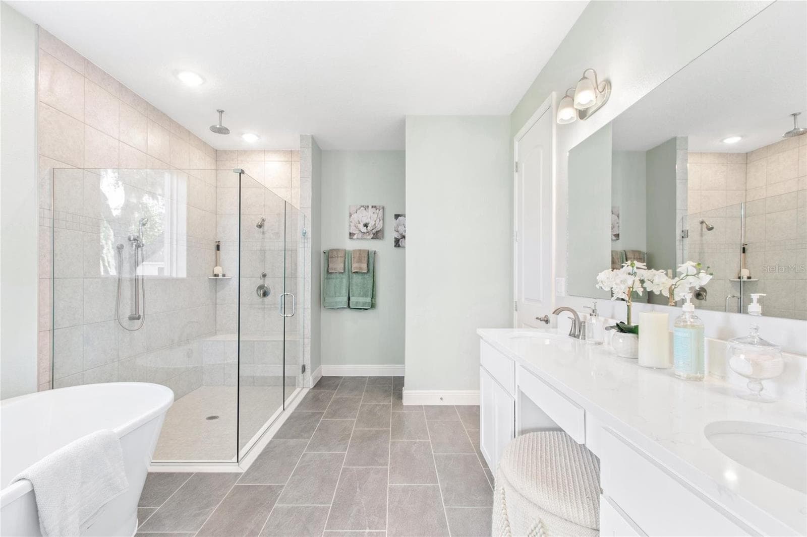 Single Family Residence at 2214 ELEGANT MANOR CIR, EDGEWATER, photo 18 of 51