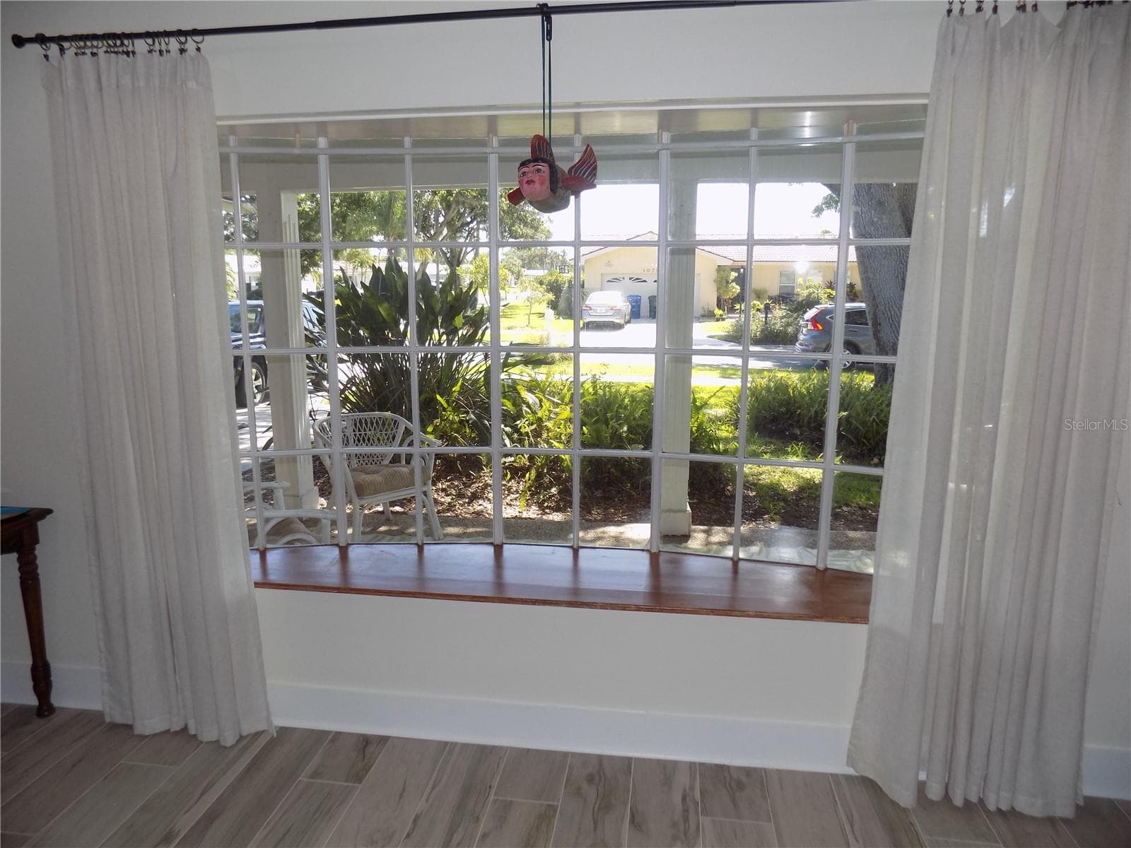 Charming front bay window/window seat - 1874 WATEROAK DR W, CLEARWATER