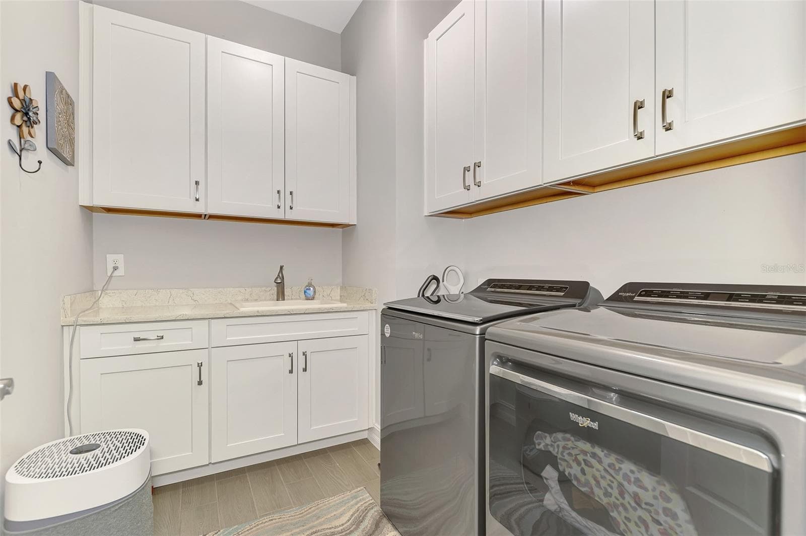 LAUNDRY ROOM - 292 VILLORESI BLVD, NORTH VENICE