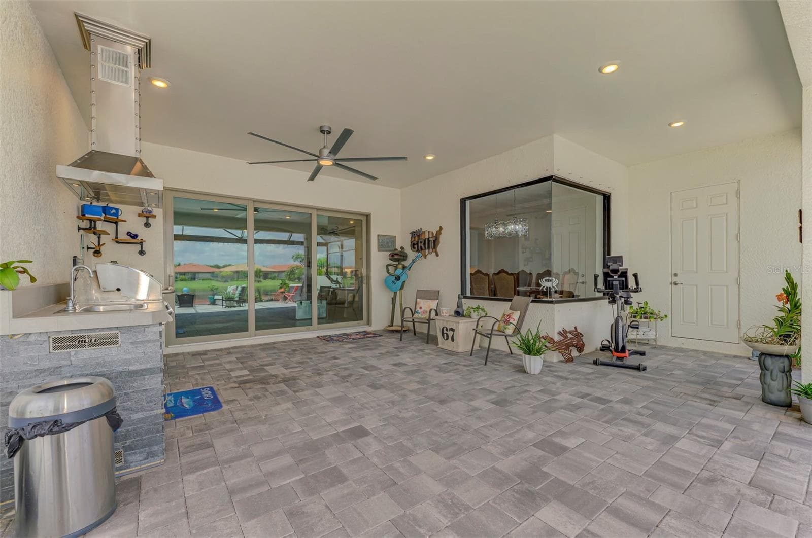COVERED AREA WITH AN OUTDOOR KITCHEN AND BATHROOM - 292 VILLORESI BLVD, NORTH VENICE