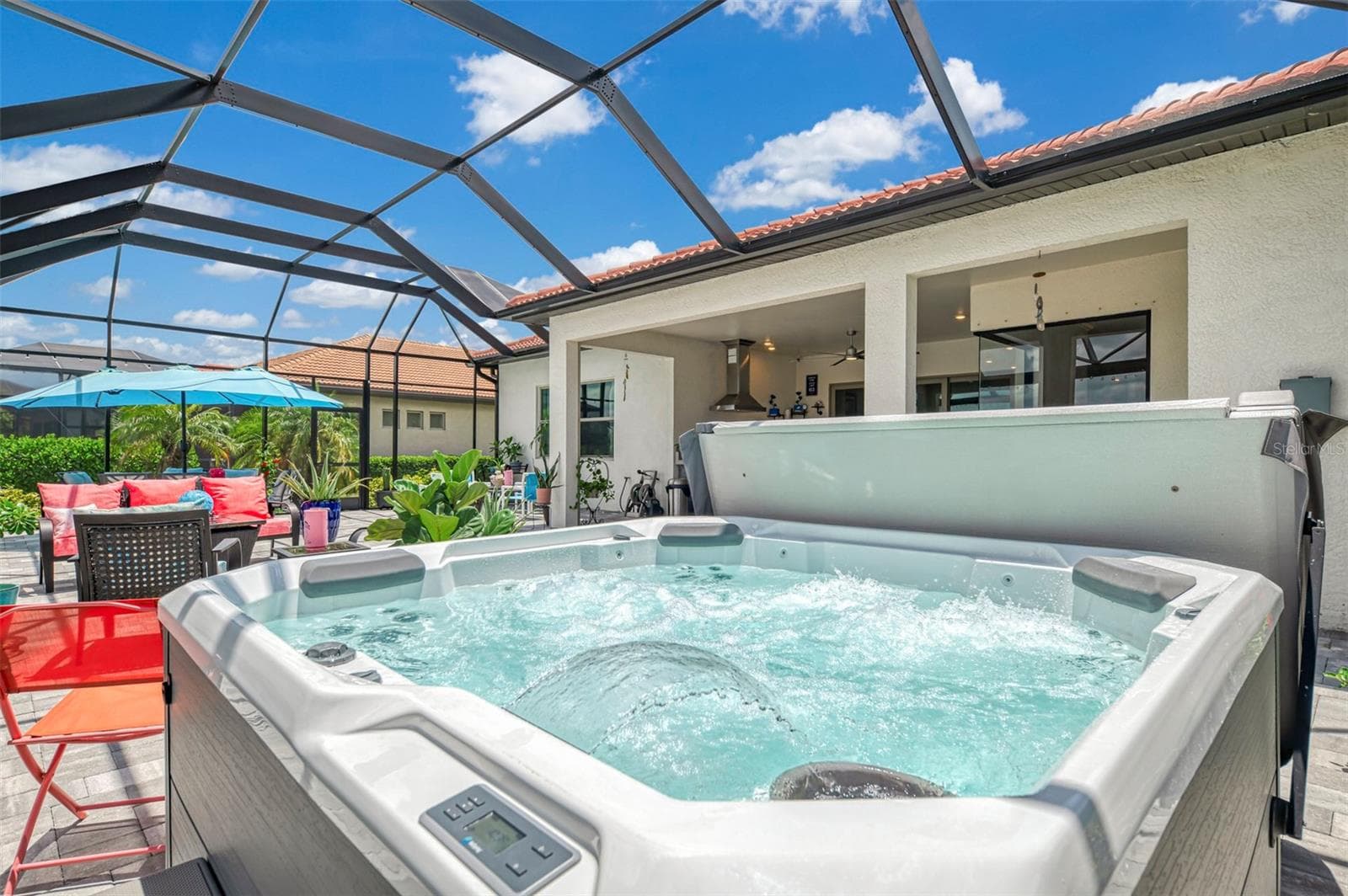 ENJOY A RELAXING IN THE HOT TUB - 292 VILLORESI BLVD, NORTH VENICE