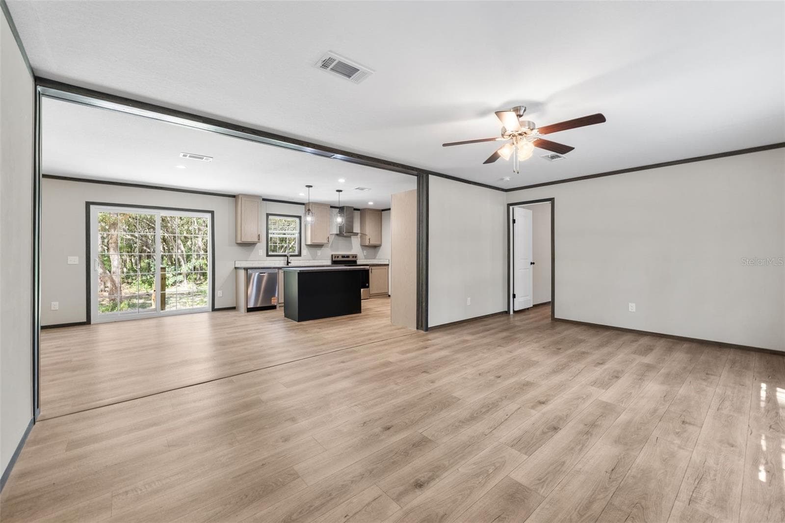 Manufactured Home at 5068 SW 181 CT, DUNNELLON, photo 8 of 40