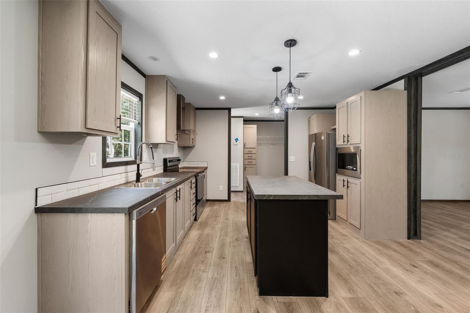 Manufactured Home at 5068 SW 181 CT, DUNNELLON, photo 10 of 40