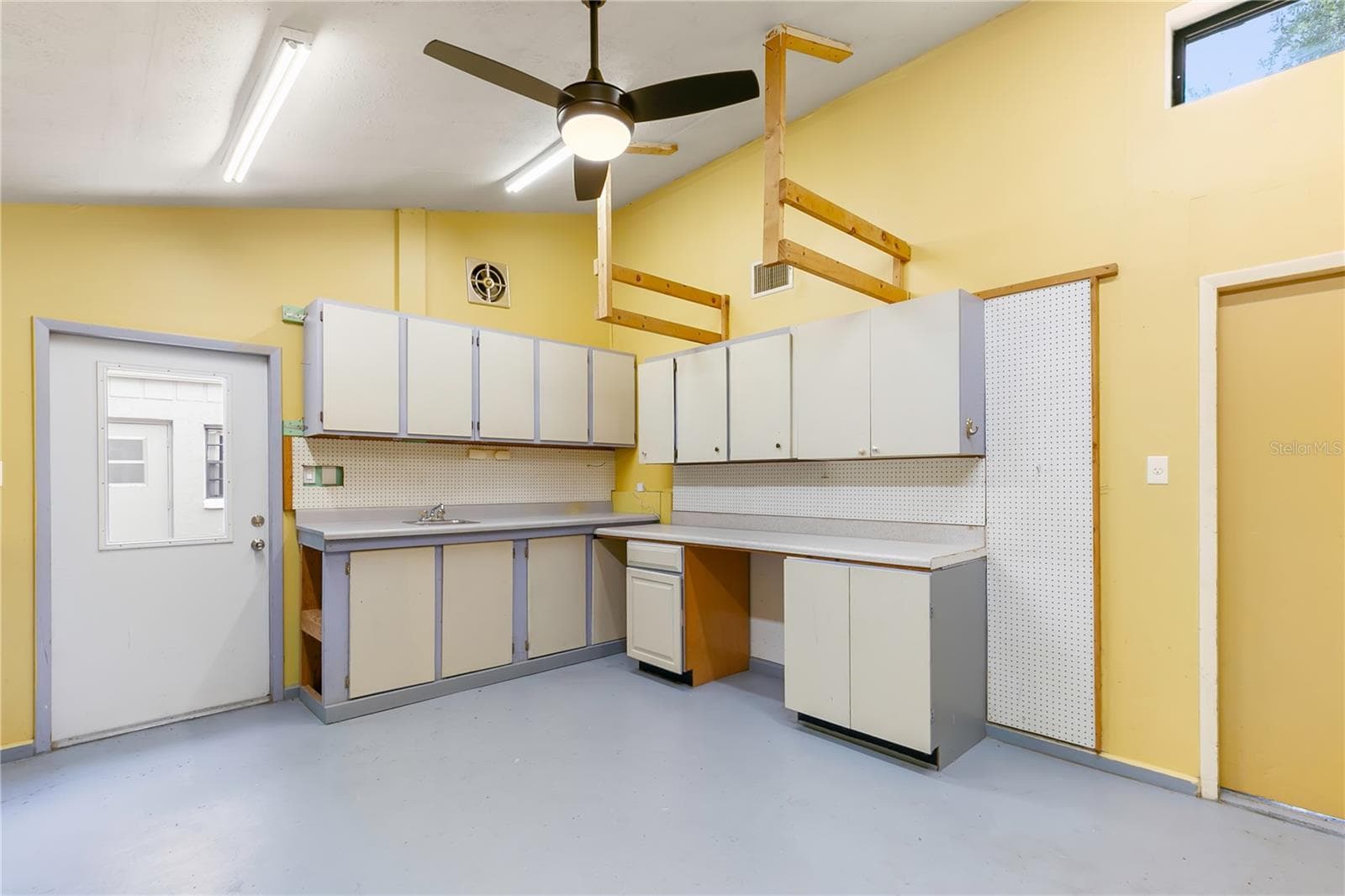 workshop - 1435 WEGMANN DR, TARPON SPRINGS