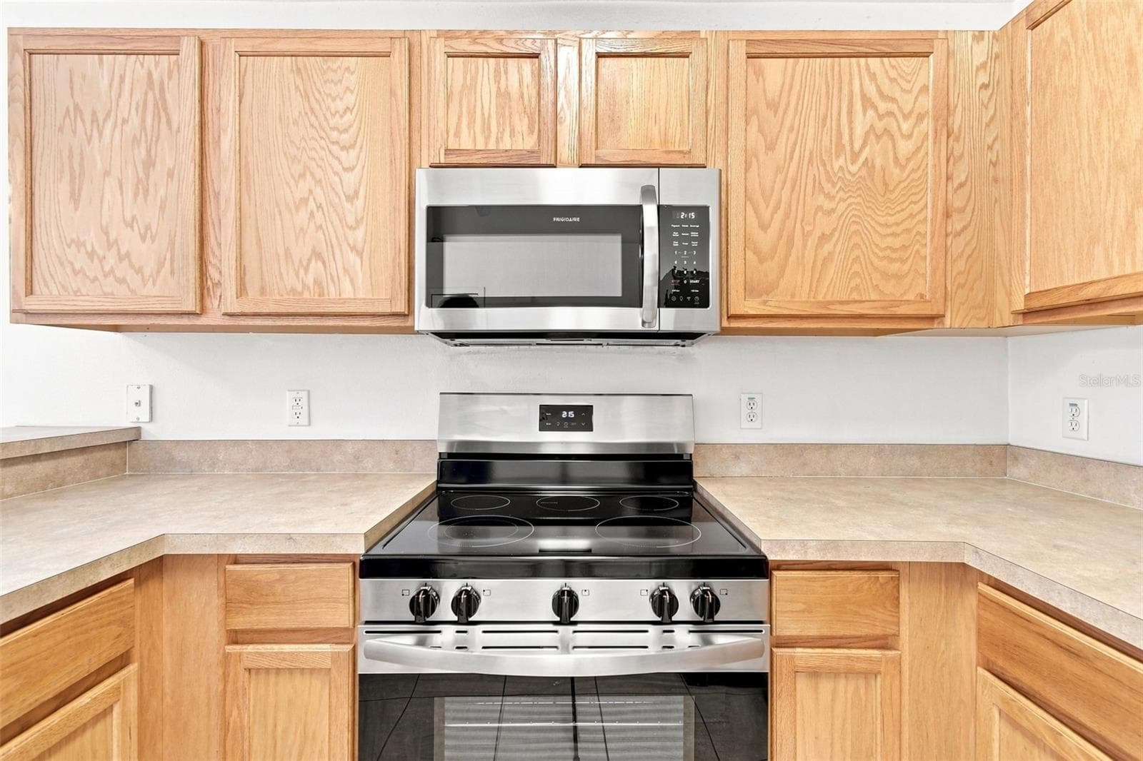 Brand New Microwave, Stove and Oven - 1174 BEECH GROVE WAY, ORLANDO