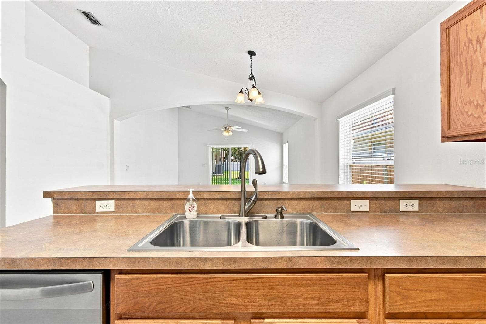Breakfast Bar in Kitchen - 1174 BEECH GROVE WAY, ORLANDO