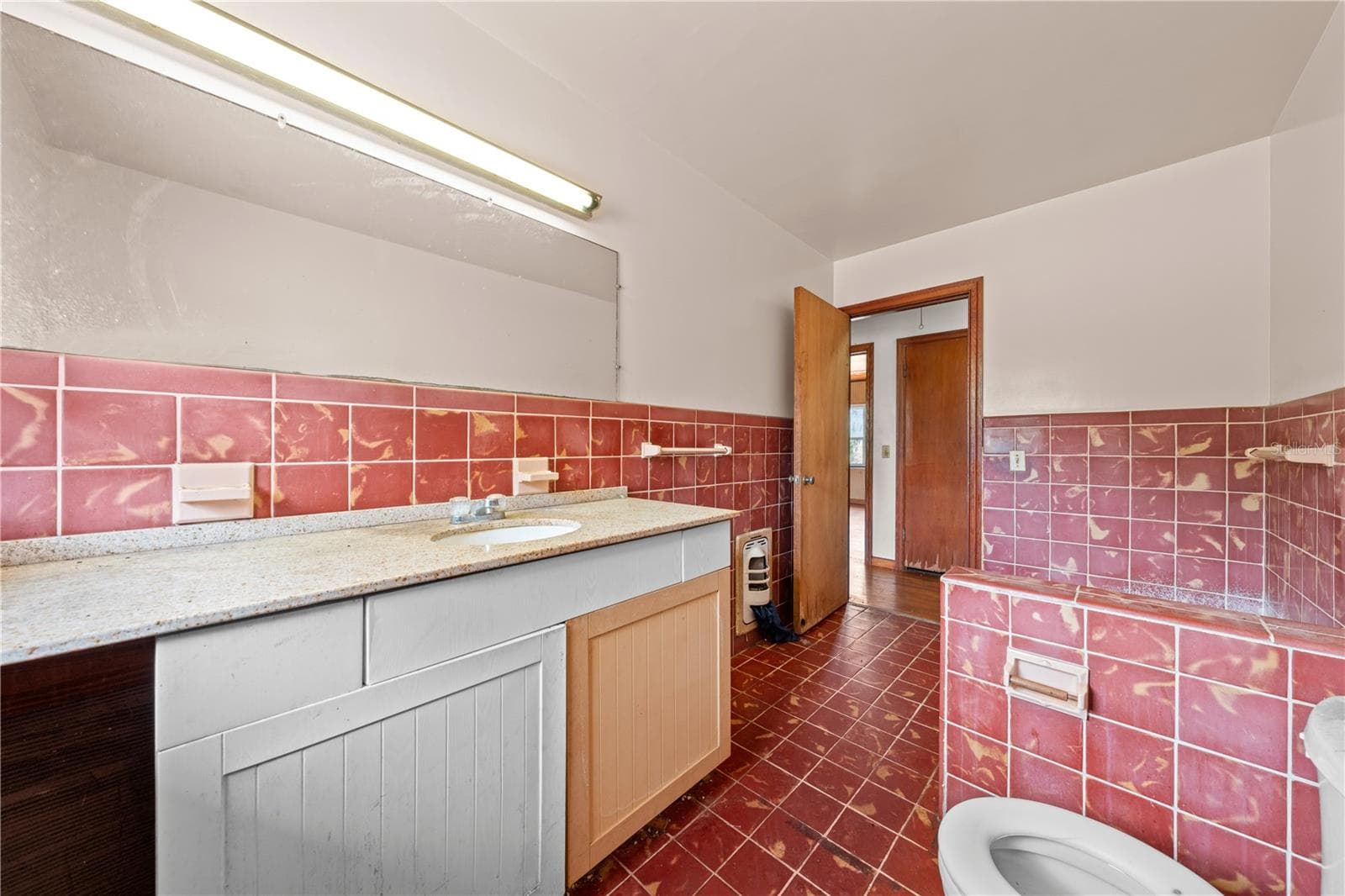 Full Bathroom #1 - 2557 AMES HAVEN RD, KISSIMMEE