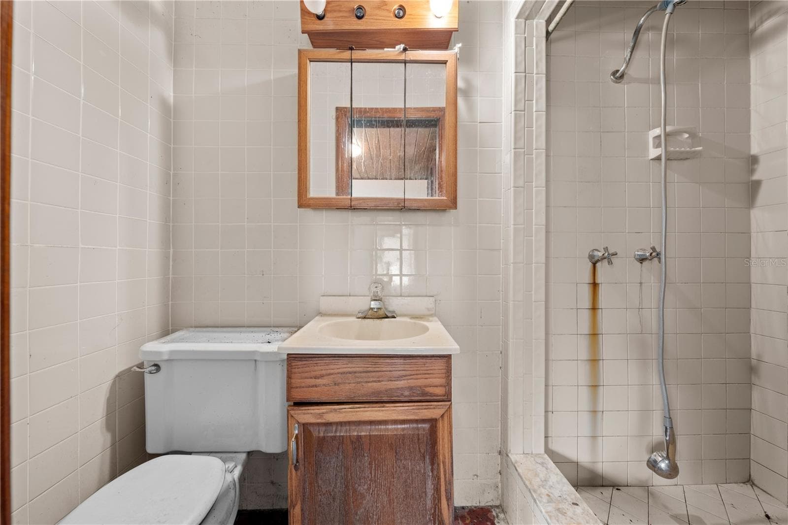 Full Bathroom #2 - 2557 AMES HAVEN RD, KISSIMMEE