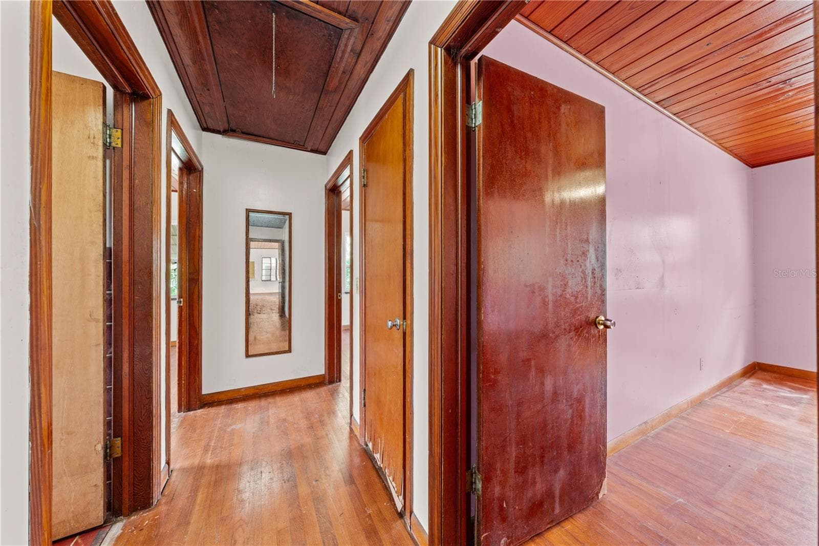 Hallway leading to the bedrooms - 2557 AMES HAVEN RD, KISSIMMEE