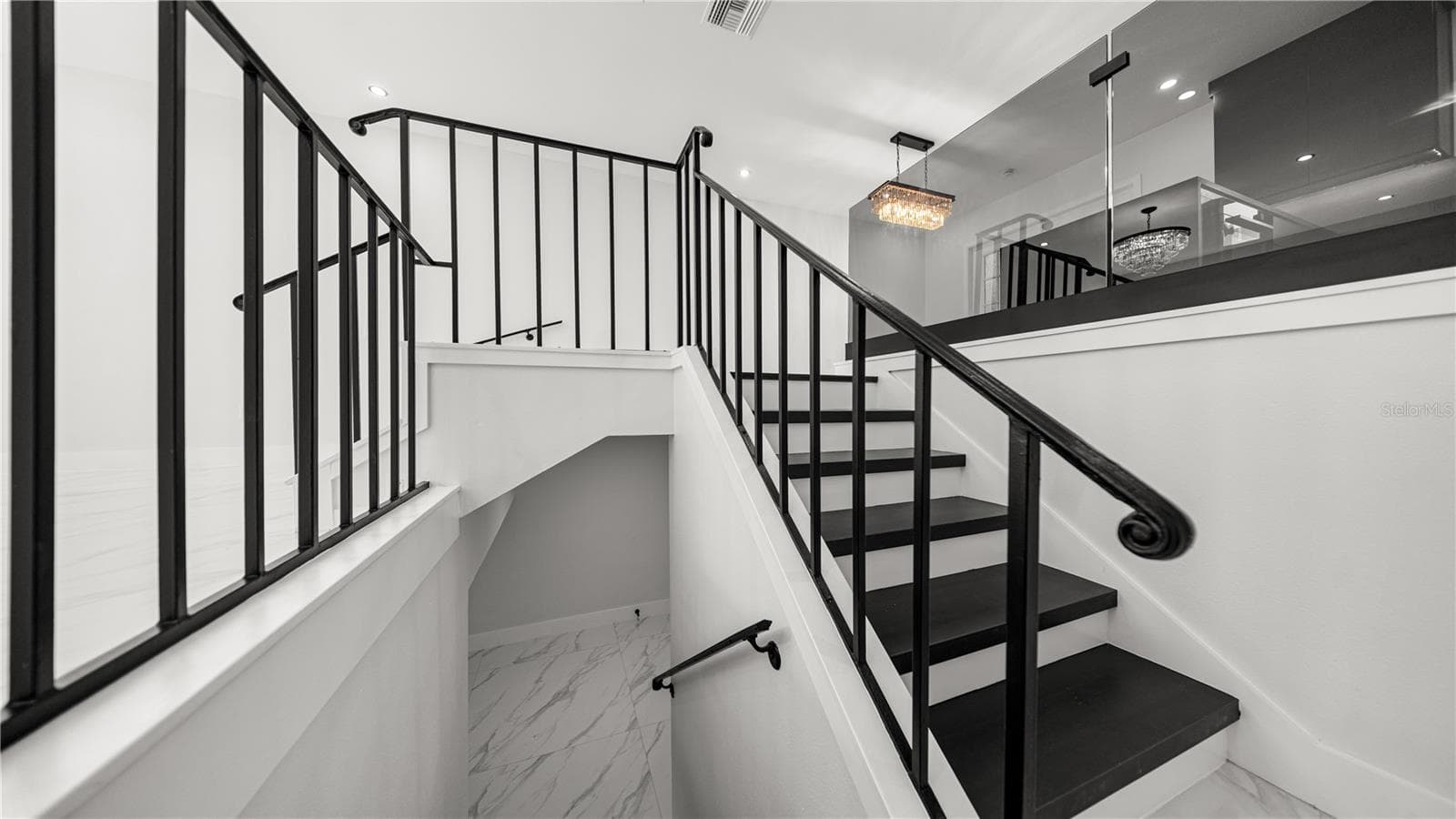 Townhouse at 164 E DAVIS BLVD, TAMPA, photo 32 of 42