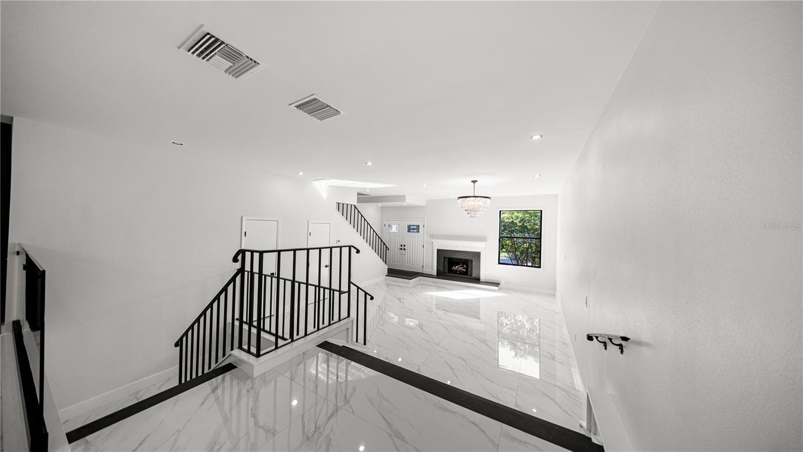 Townhouse at 164 E DAVIS BLVD, TAMPA, photo 34 of 42