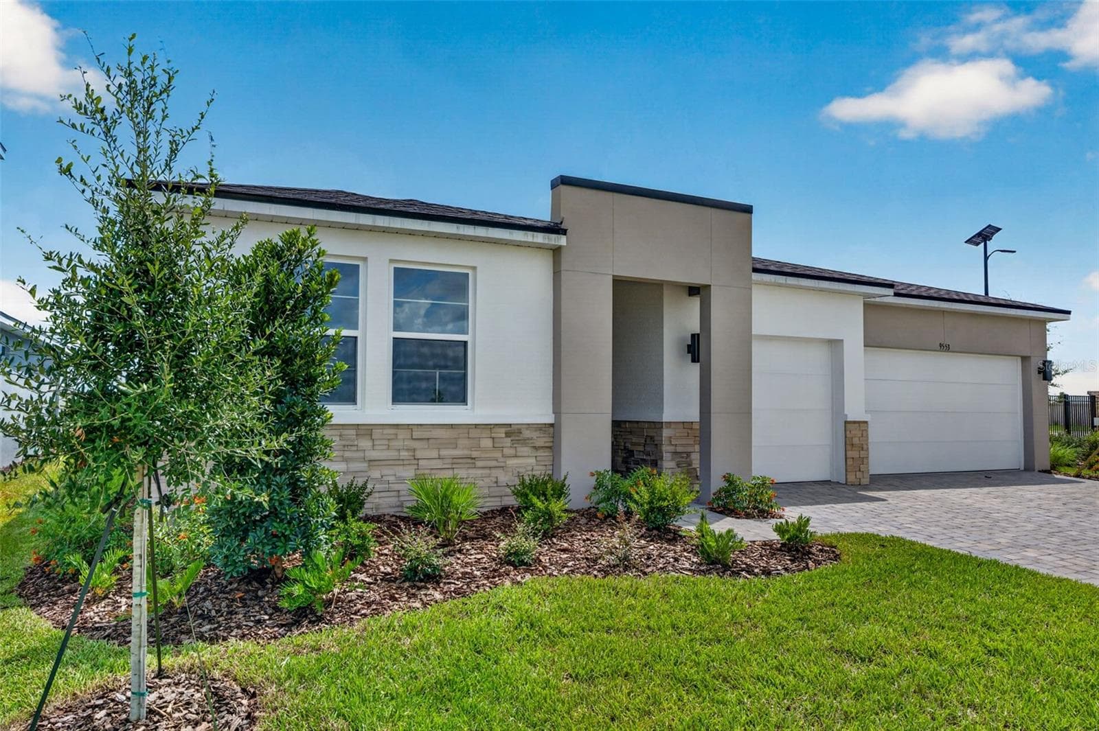 Single Family Residence at 9553 NATURAL OAK PT, DADE CITY, photo 2 of 44