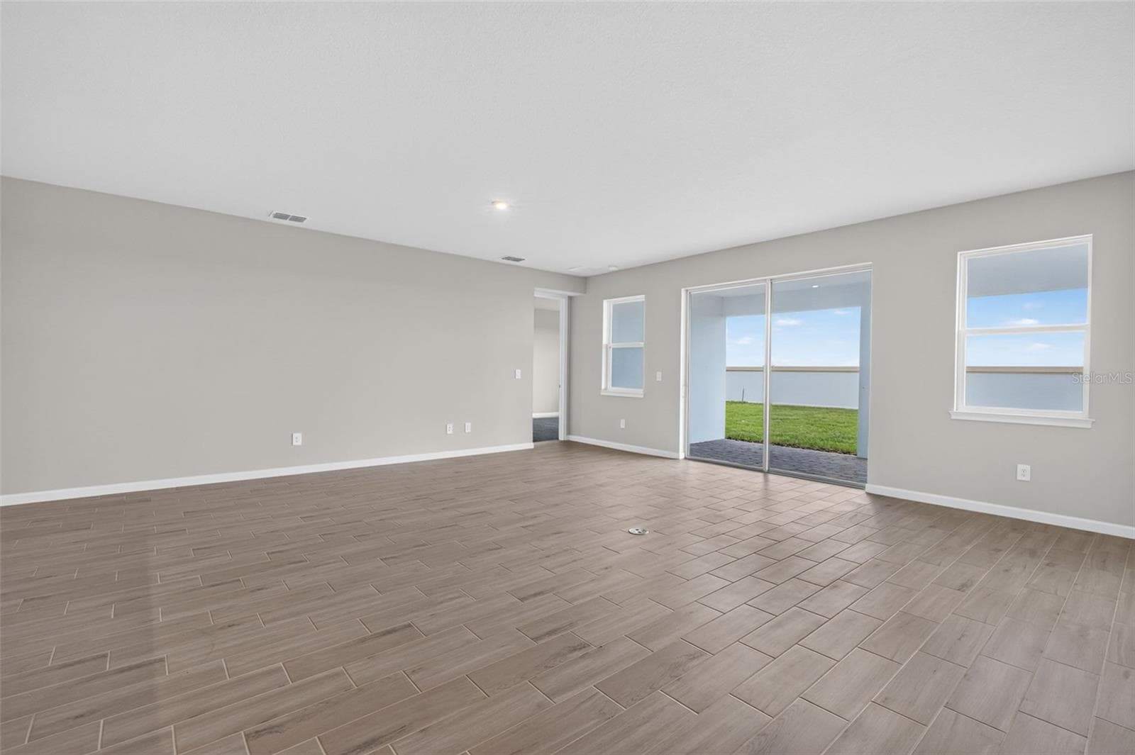 great room - 9553 NATURAL OAK PT, DADE CITY
