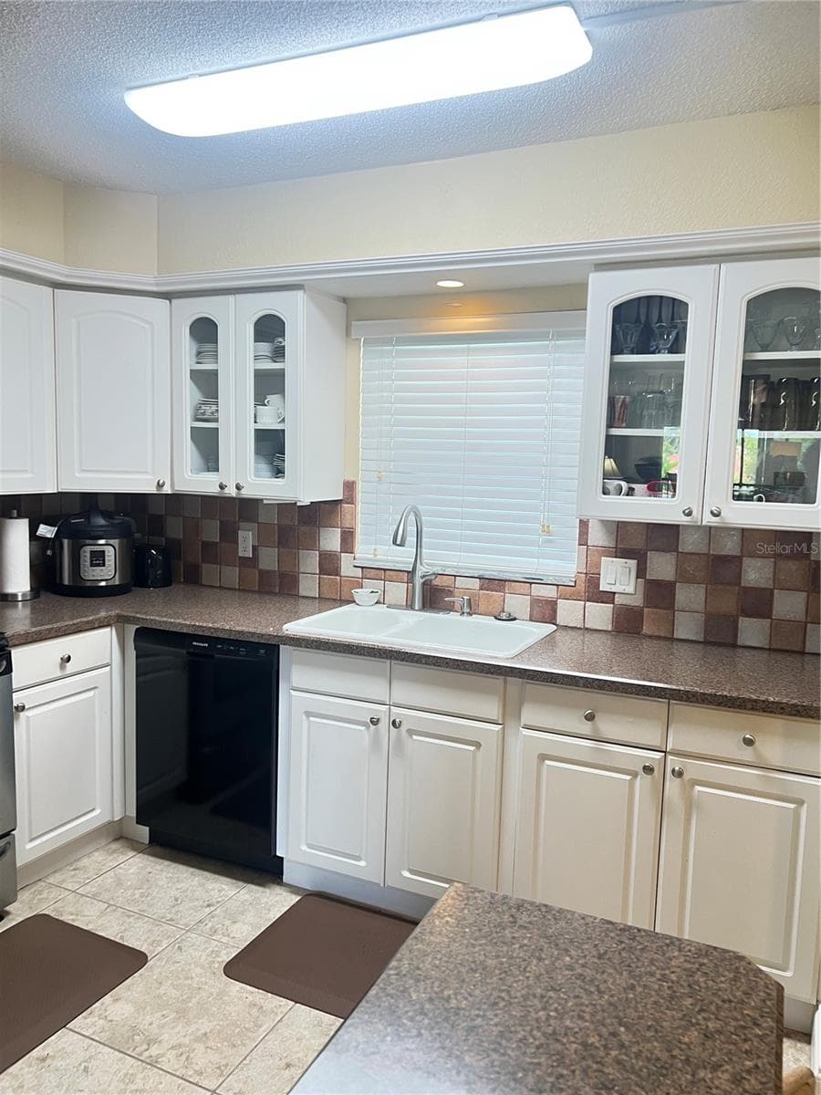 Condominium at 3789 46TH AVE S #202, ST PETERSBURG, photo 10 of 34