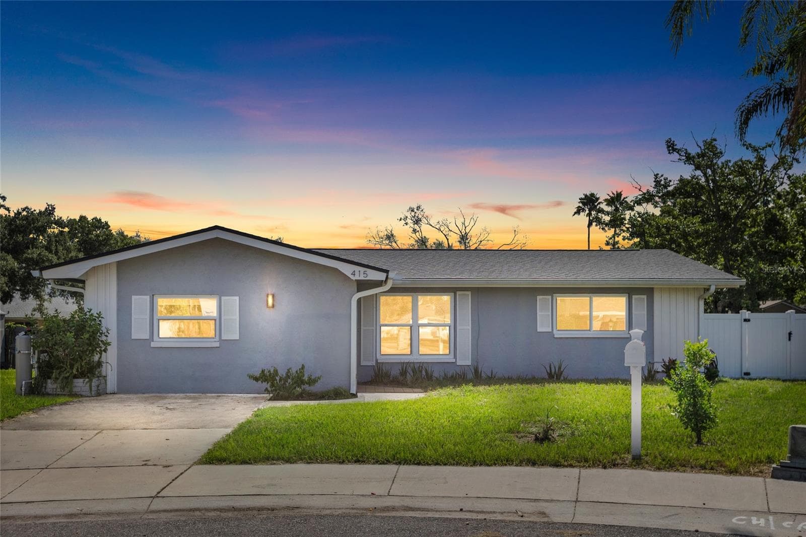 415 MAPLEWOOD CIR