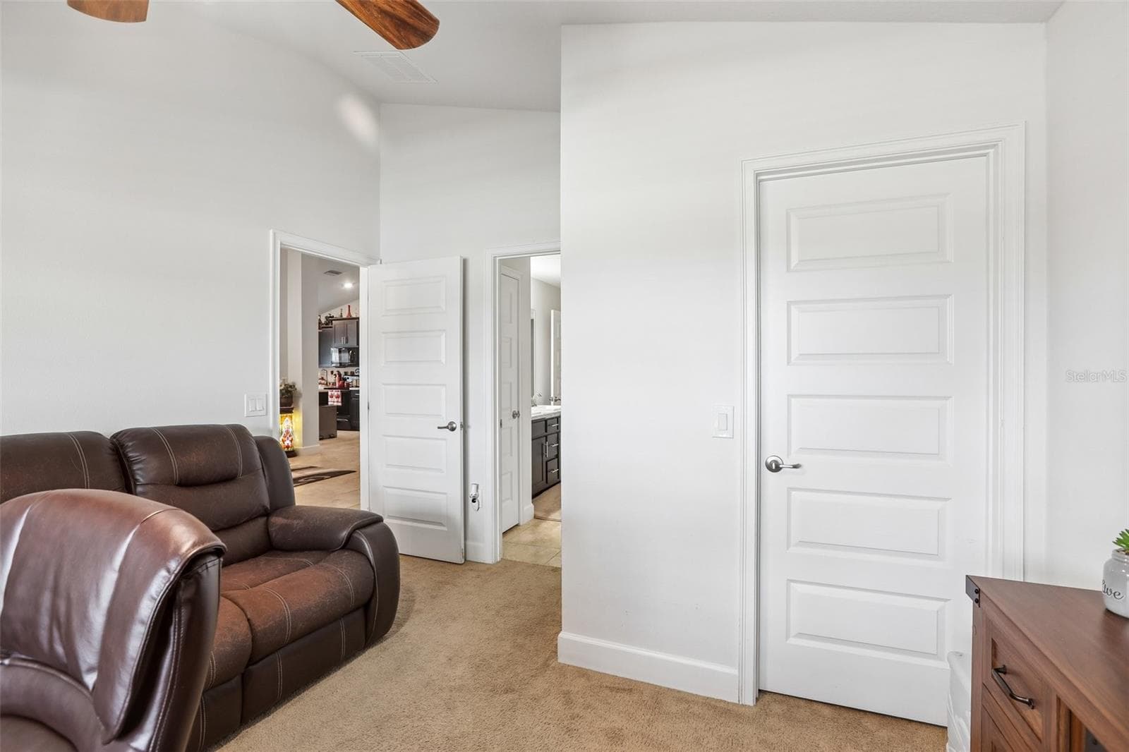 Front bedroom, acting as an office - 16214 VINE CLIFF AVE, HUDSON