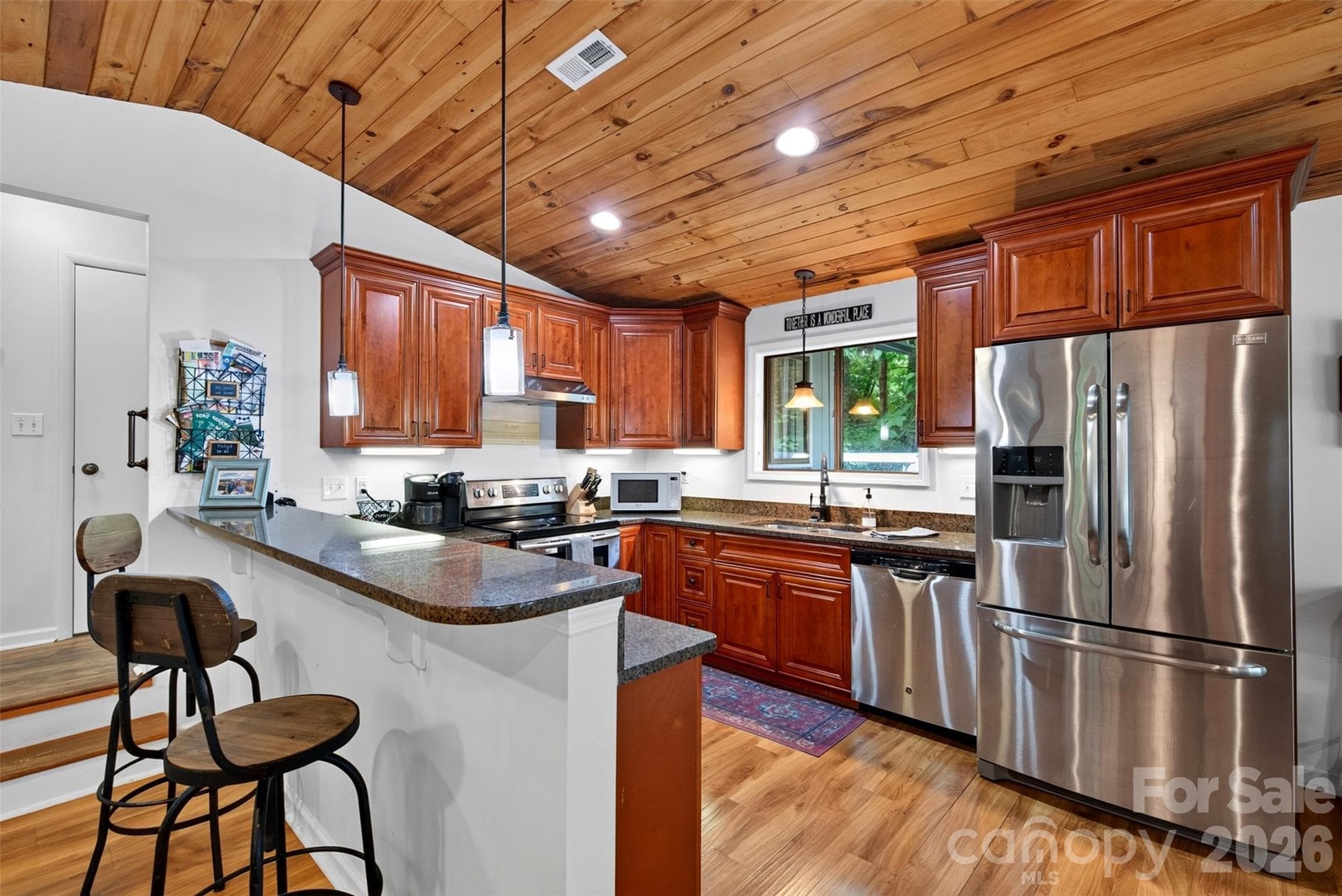 Single Family Residence at 2 Bear Rock Loop Road, Hendersonville, photo 4 of 30