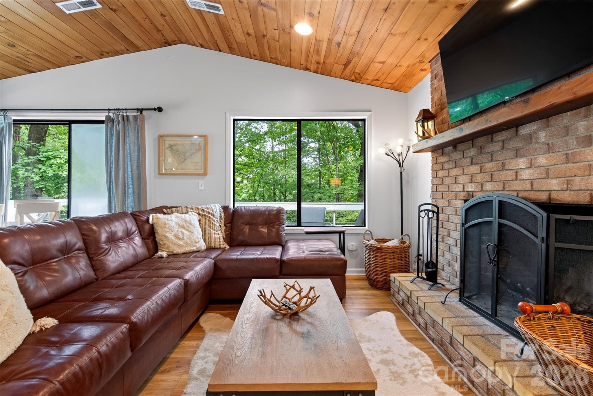 Single Family Residence at 2 Bear Rock Loop Road, Hendersonville, photo 9 of 30