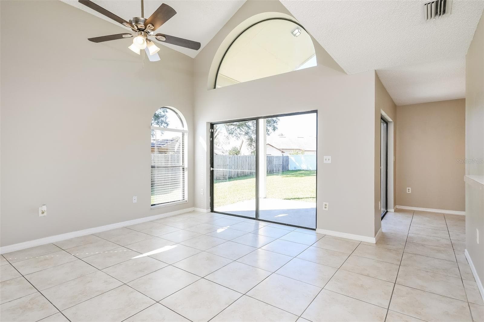 Single Family Residence at 11943 BLACKHEATH CIR, ORLANDO, photo 3 of 15