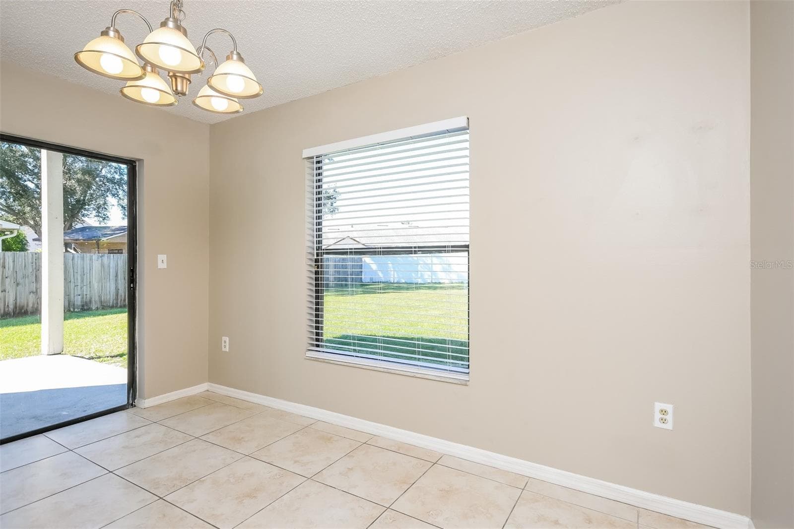 Single Family Residence at 11943 BLACKHEATH CIR, ORLANDO, photo 5 of 15