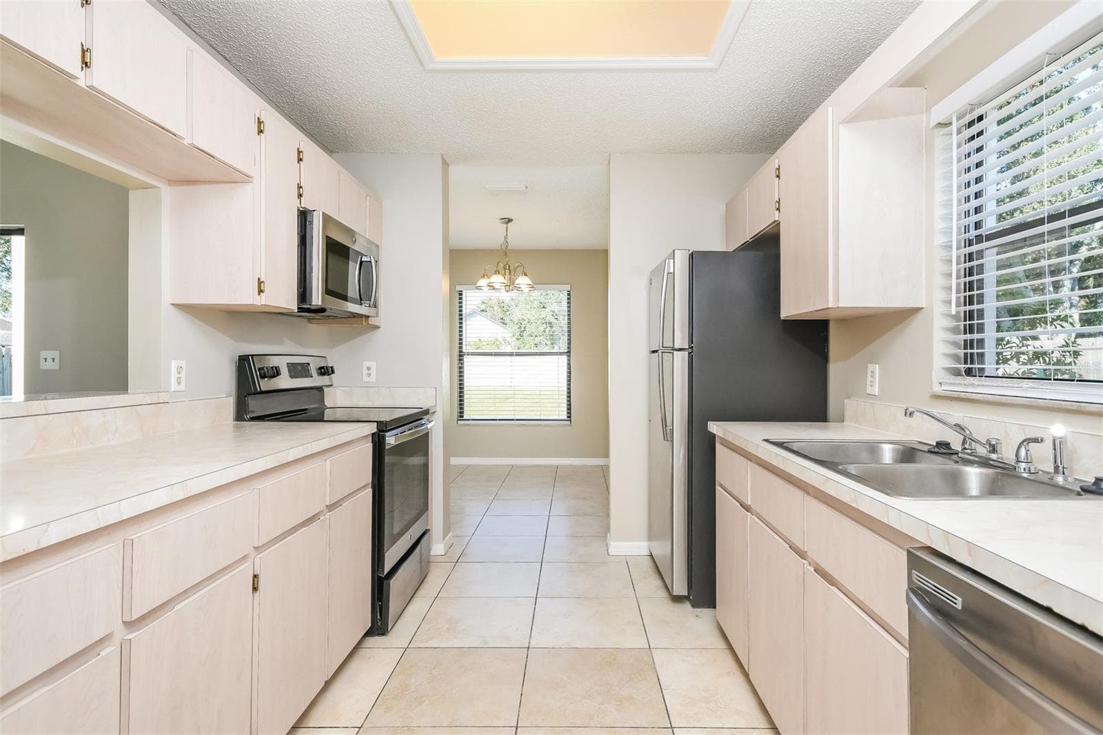 Single Family Residence at 11943 BLACKHEATH CIR, ORLANDO, photo 7 of 15