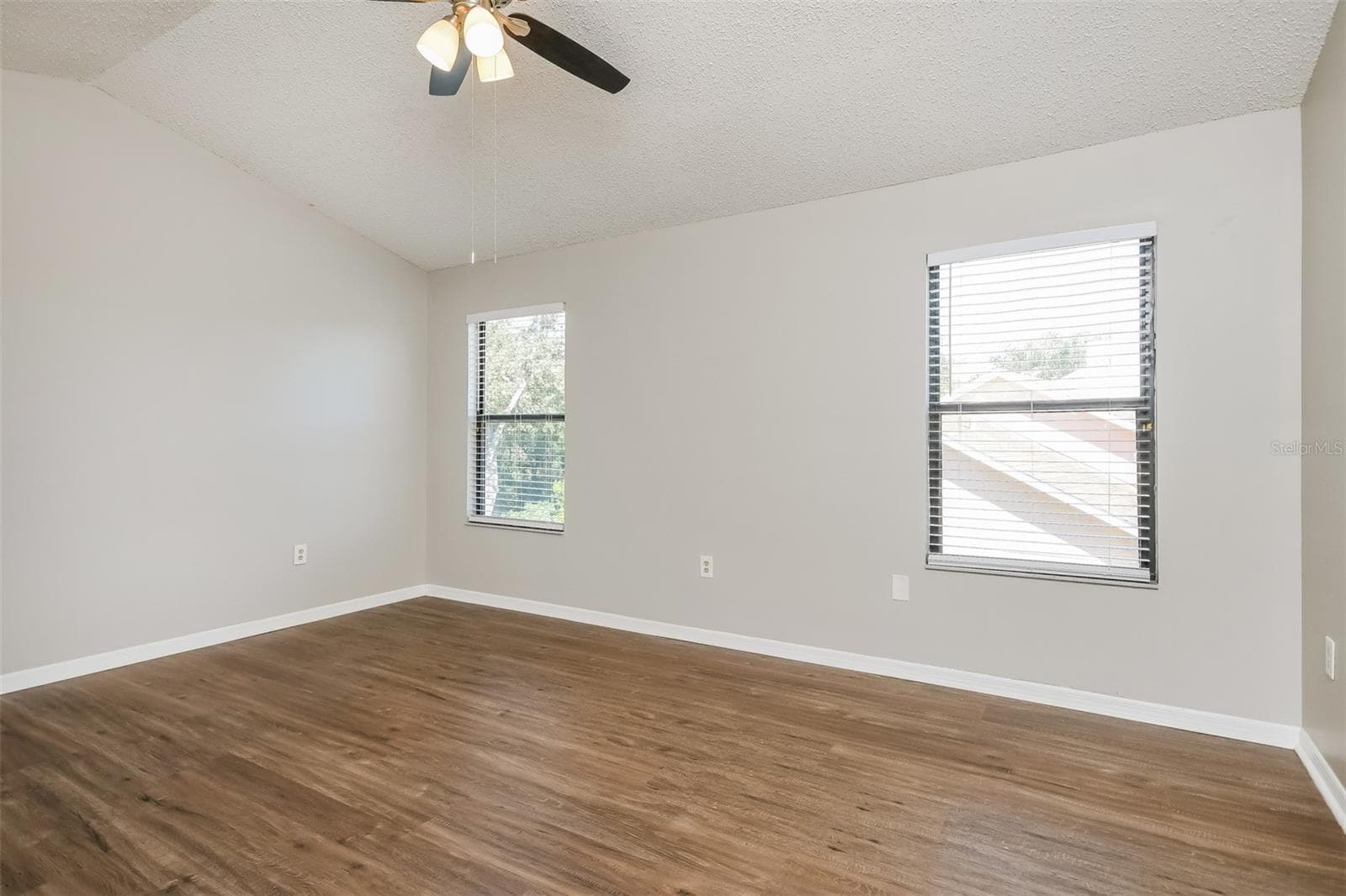 Single Family Residence at 11943 BLACKHEATH CIR, ORLANDO, photo 8 of 15
