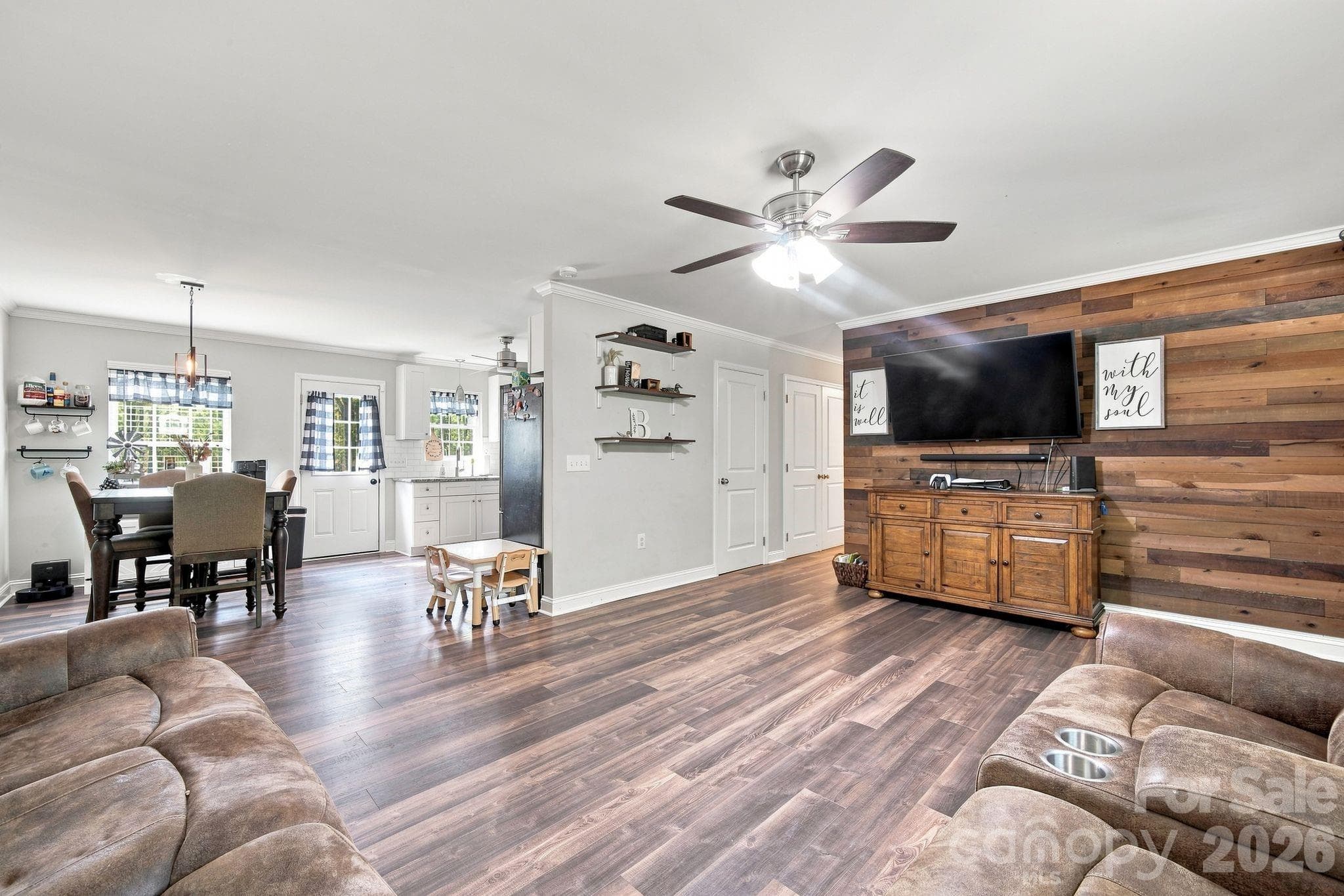 Single Family Residence at 1364 Stroupe Road, Lancaster, photo 6 of 30