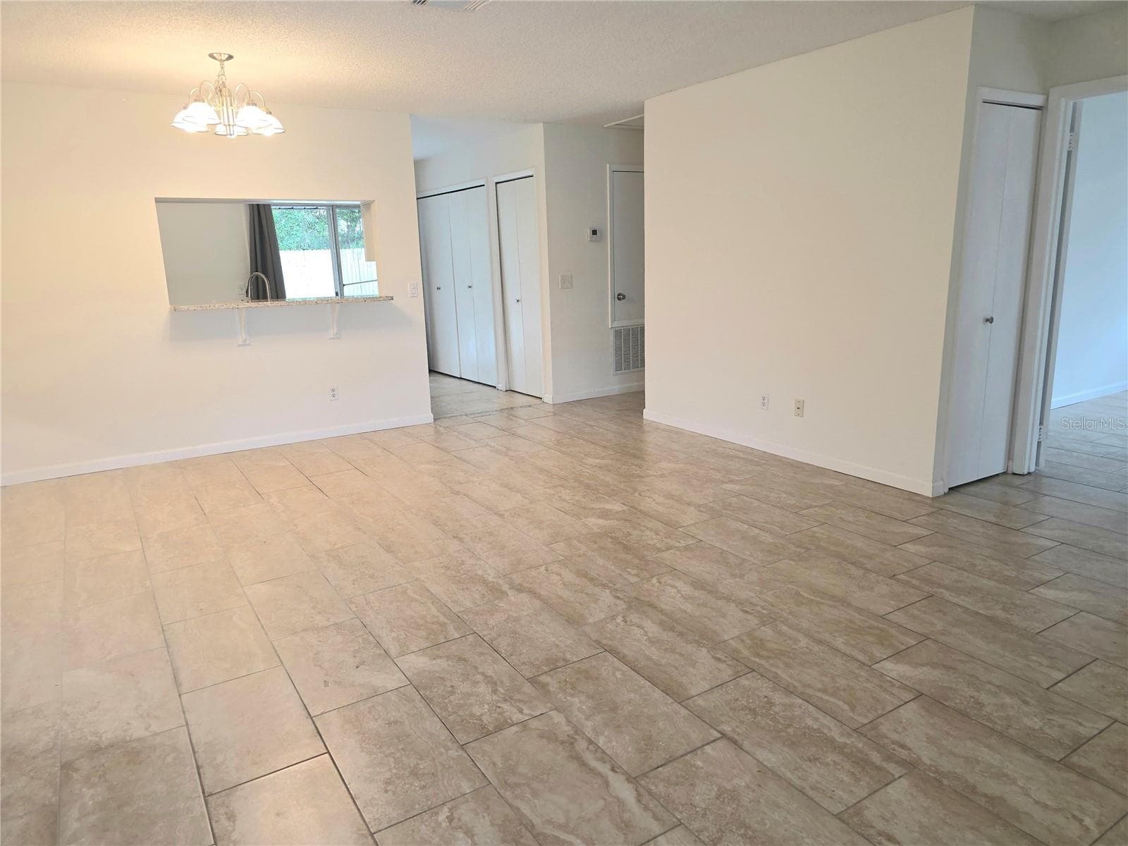 Living/Dining Area - 7626 GOLDEN GLENN DR, ORLANDO
