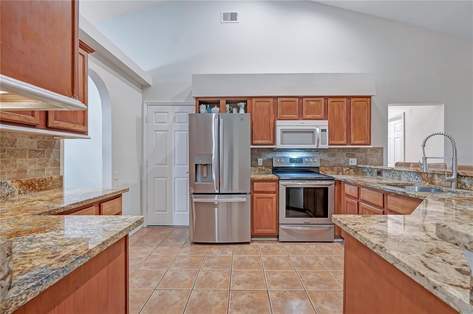 Spacious Kitchen - 836 ELM FOREST DR, MINNEOLA