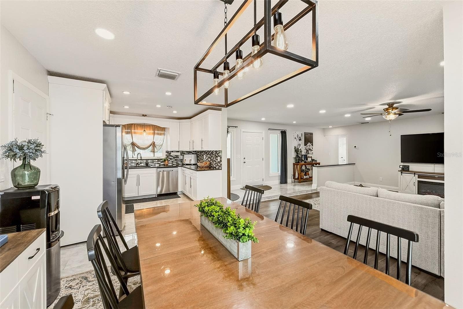 Single Family Residence at 2165 CAMPUS DR, CLEARWATER, photo 9 of 45
