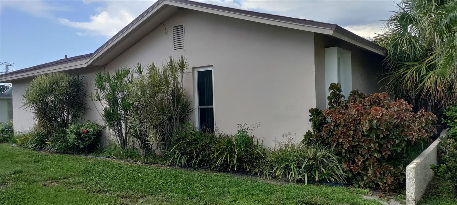 Single Family Residence at 4476 LAKE BLVD, CLEARWATER, photo 2 of 17